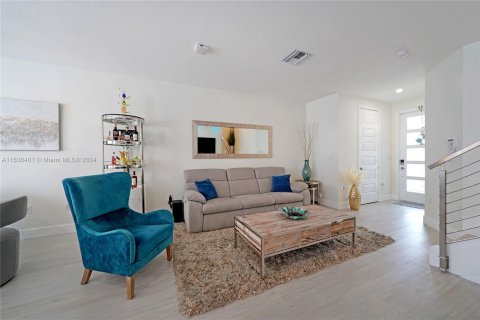 Adosado en venta en Miami Lakes, Florida, 3 dormitorios, 137.12 m2 № 1305971 - foto 3