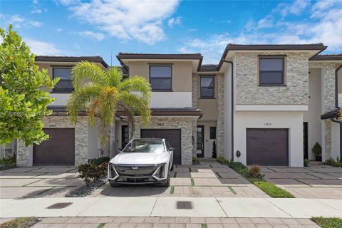 Adosado en venta en Miami Lakes, Florida, 3 dormitorios, 137.12 m2 № 1305971 - foto 2