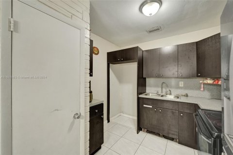 Casa en venta en Miami Gardens, Florida, 3 dormitorios, 138.42 m2 № 1325860 - foto 28