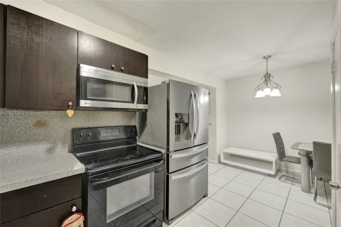 Casa en venta en Miami Gardens, Florida, 3 dormitorios, 138.42 m2 № 1325860 - foto 27