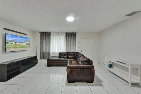 Casa en venta en Miami Gardens, Florida, 3 dormitorios, 138.42 m2 № 1325860 - foto 23