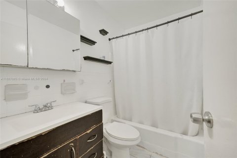 Casa en venta en Miami Gardens, Florida, 3 dormitorios, 138.42 m2 № 1325860 - foto 6