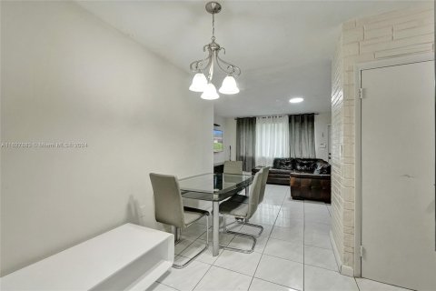 Casa en venta en Miami Gardens, Florida, 3 dormitorios, 138.42 m2 № 1325860 - foto 20