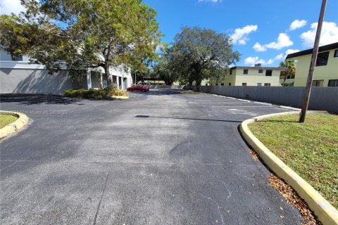 Propiedad comercial en venta en Miami Gardens, Florida № 1325821 - foto 7