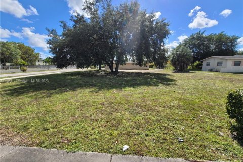 Propiedad comercial en venta en Miami Gardens, Florida № 1325821 - foto 9