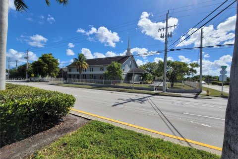 Propiedad comercial en venta en Miami Gardens, Florida № 1325821 - foto 6