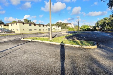 Propiedad comercial en venta en Miami Gardens, Florida № 1325821 - foto 16