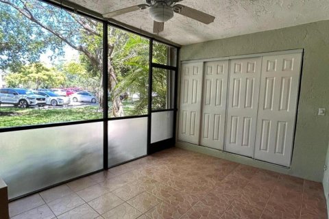 Condo in Coconut Creek, Florida, 2 bedrooms  № 1133084 - photo 1