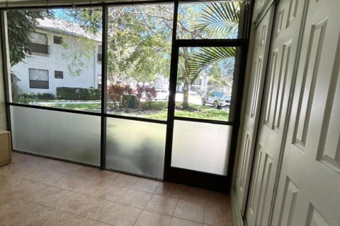 Condo in Coconut Creek, Florida, 2 bedrooms  № 1133084 - photo 2