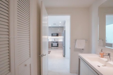 Copropriété à vendre à Sunrise, Floride: 2 chambres, 131.92 m2 № 1272018 - photo 2