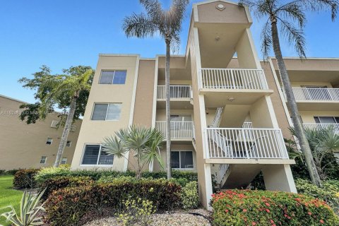 Condominio en venta en Tamarac, Florida, 2 dormitorios, 120.22 m2 № 1271978 - foto 3