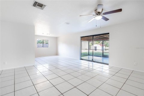 Casa en venta en Palm Bay, Florida, 4 dormitorios, 132.2 m2 № 1203195 - foto 3