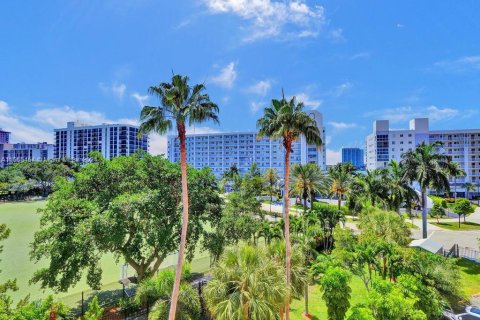 Condo in Sunny Isles Beach, Florida, 1 bedroom  № 1103841 - photo 14