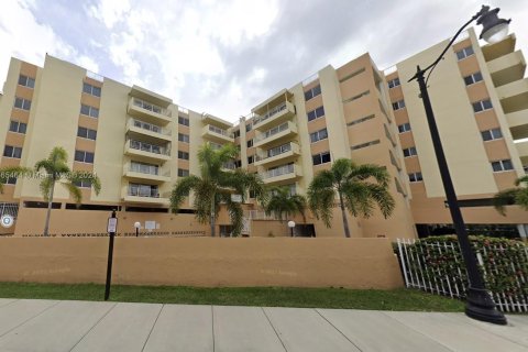 Condo in Sunny Isles Beach, Florida, 1 bedroom  № 1103841 - photo 1