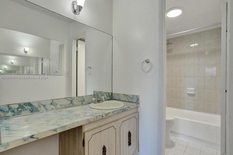 Copropriété à vendre à Sunny Isles Beach, Floride: 1 chambre, 96.62 m2 № 1103841 - photo 24