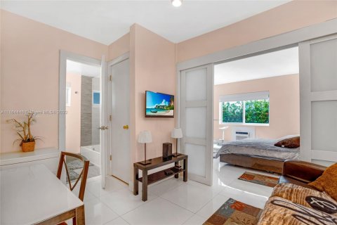 Condominio en venta en Miami Beach, Florida, 2 dormitorios, 69.12 m2 № 9748 - foto 9