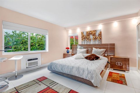 Condominio en venta en Miami Beach, Florida, 2 dormitorios, 69.12 m2 № 9748 - foto 3