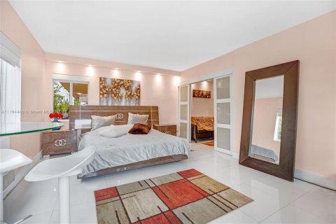 Condominio en venta en Miami Beach, Florida, 2 dormitorios, 69.12 m2 № 9748 - foto 2