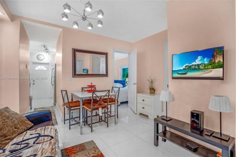 Condominio en venta en Miami Beach, Florida, 2 dormitorios, 69.12 m2 № 9748 - foto 8