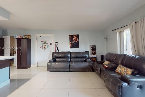 Copropriété à vendre à Hialeah, Floride: 2 chambres, 72.46 m2 № 1310068 - photo 2