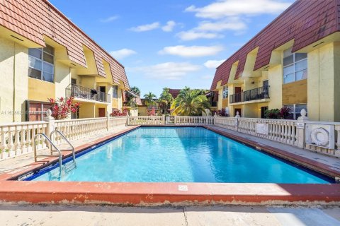 Condominio en venta en Hialeah, Florida, 2 dormitorios, 72.46 m2 № 1310068 - foto 15