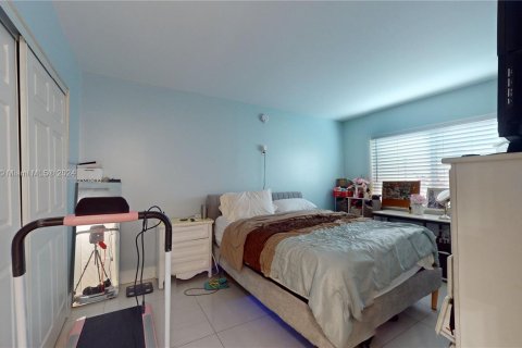 Condo in Hialeah, Florida, 2 bedrooms  № 1310068 - photo 7