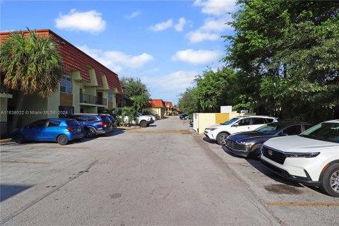 Condominio en venta en Hialeah, Florida, 2 dormitorios, 72.46 m2 № 1310068 - foto 17