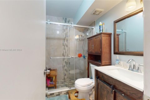 Condo in Hialeah, Florida, 2 bedrooms  № 1310068 - photo 11