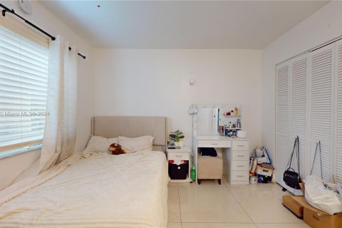 Condo in Hialeah, Florida, 2 bedrooms  № 1310068 - photo 10