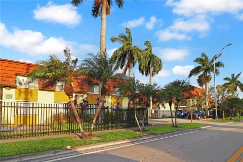 Copropriété à vendre à Hialeah, Floride: 2 chambres, 72.46 m2 № 1310068 - photo 19