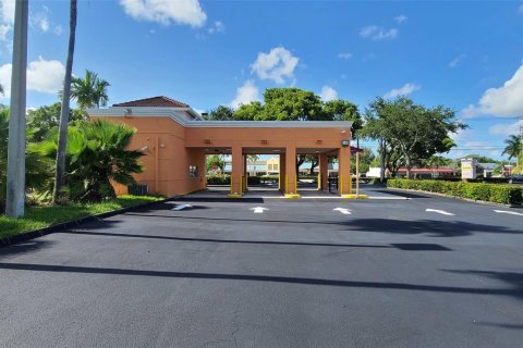 Купить коммерческую недвижимость в Маргит, Флорида № 963999 - фото 3