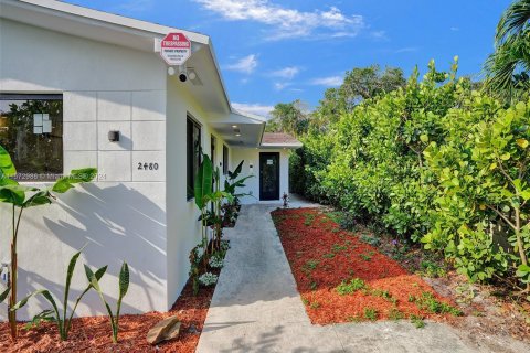Immobilier commercial à vendre à North Miami Beach, Floride: 152.64 m2 № 1132598 - photo 2