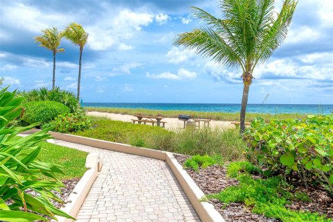 Condo in Lauderdale-by-the-Sea, Florida, 3 bedrooms  № 876422 - photo 3