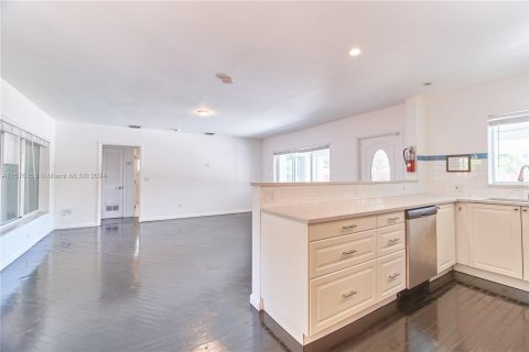 Villa ou maison à vendre à Fort Lauderdale, Floride: 2 chambres, 125.05 m2 № 1145635 - photo 6