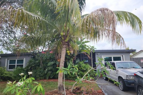 Casa en venta en Dania Beach, Florida, 3 dormitorios, 134.8 m2 № 1179123 - foto 1