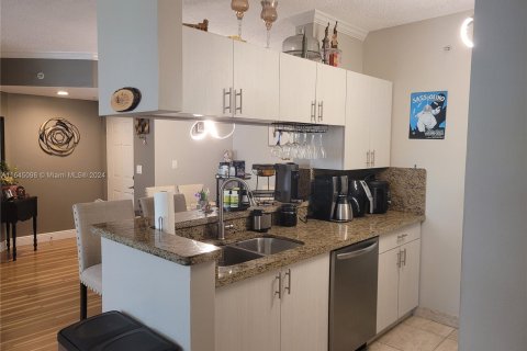 Condo in Sunny Isles Beach, Florida, 3 bedrooms  № 1328537 - photo 9