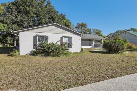 House in Deltona, Florida 3 bedrooms, 119.01 sq.m. № 1416049 - photo 2