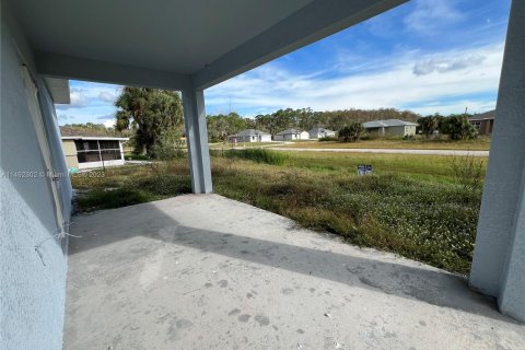House in LaBelle, Florida 3 bedrooms, 133.69 sq.m. № 862132 - photo 9