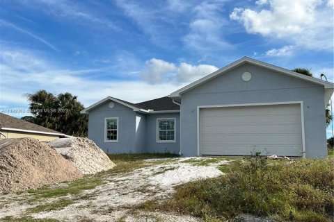 House in LaBelle, Florida 3 bedrooms, 133.69 sq.m. № 862132 - photo 16