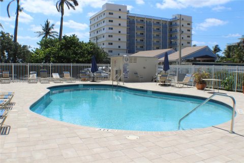 Condo in Hollywood, Florida, 1 bedroom  № 1208453 - photo 24