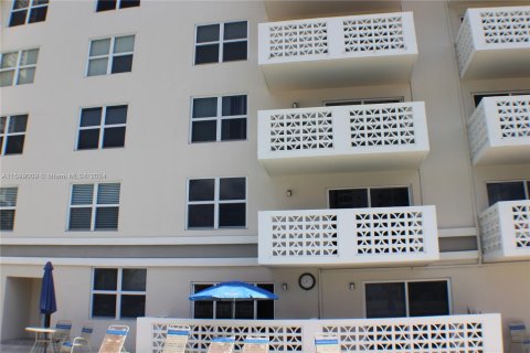 Condominio en venta en Hollywood, Florida, 1 dormitorio, 73.11 m2 № 1208453 - foto 25