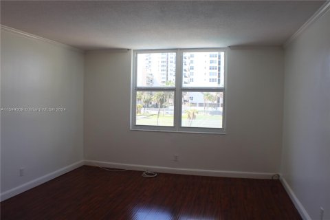 Condo in Hollywood, Florida, 1 bedroom  № 1208453 - photo 7