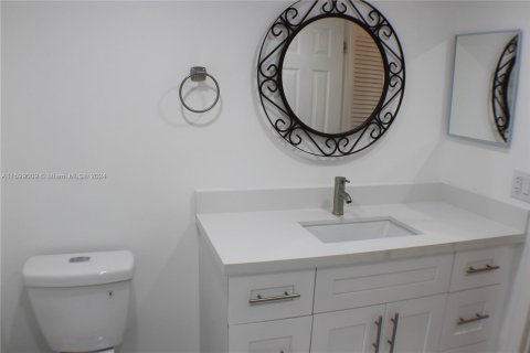 Condo in Hollywood, Florida, 1 bedroom  № 1208453 - photo 11