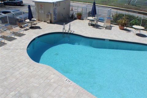 Condo in Hollywood, Florida, 1 bedroom  № 1208453 - photo 22