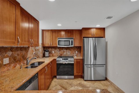 Condominio en venta en Hallandale Beach, Florida, 3 dormitorios, 210.14 m2 № 1208456 - foto 3