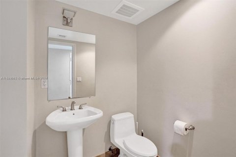 Condominio en venta en Hallandale Beach, Florida, 3 dormitorios, 210.14 m2 № 1208456 - foto 24