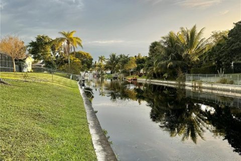 Villa ou maison à vendre à Coconut Creek, Floride: 3 chambres, 142.7 m2 № 1208457 - photo 2