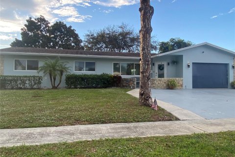 Casa en venta en Coconut Creek, Florida, 3 dormitorios, 142.7 m2 № 1208457 - foto 1