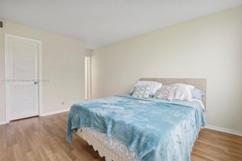 Condominio en venta en Pembroke Pines, Florida, 1 dormitorio, 83.61 m2 № 1229798 - foto 10