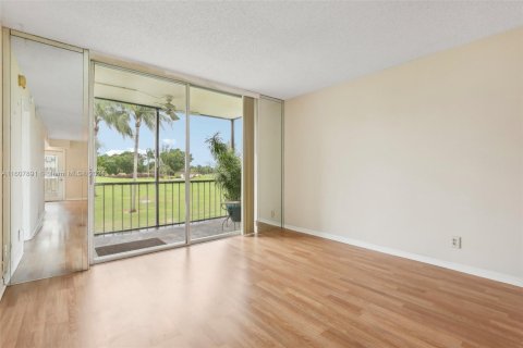 Condominio en venta en Pembroke Pines, Florida, 1 dormitorio, 83.61 m2 № 1229798 - foto 3